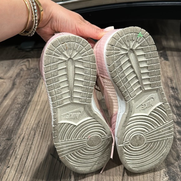 Nike - Picture 3 of 6